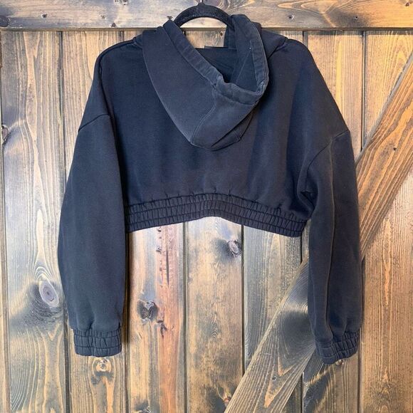 Alphalete Women's Classic Capital Crop Half Zip Hoodie - Picture 2 of 3